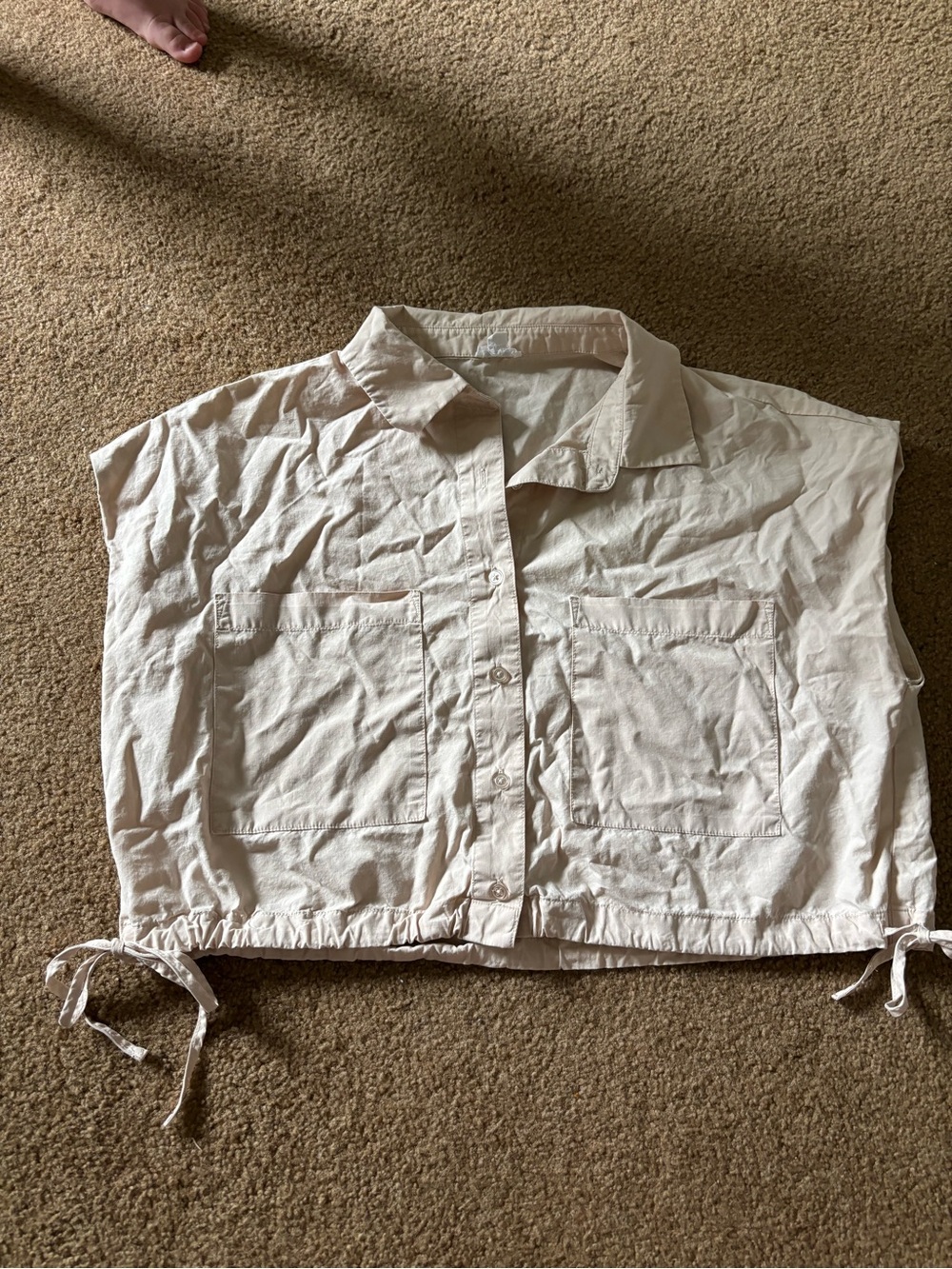 Garage Sleeveless Cropped Button-Up in Light BeigeWomen S
